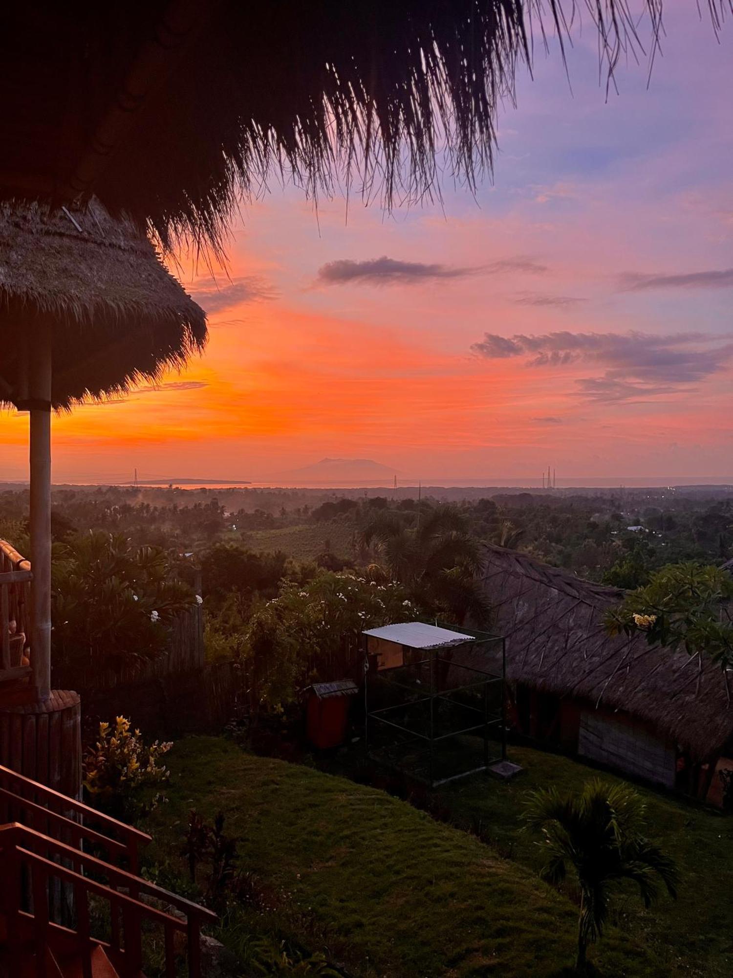 Menjangan Hill Hotel Banyuwedang Exterior foto