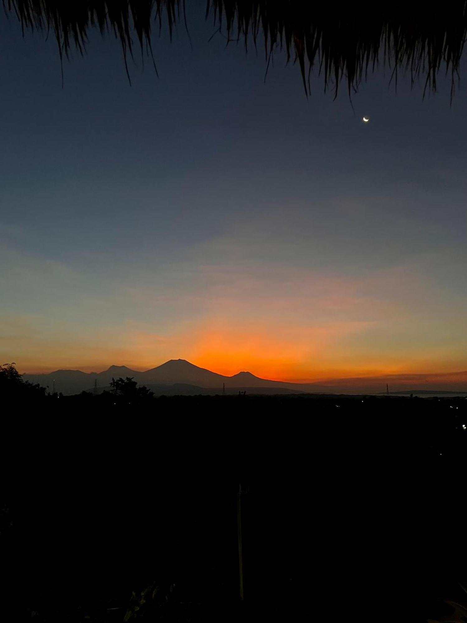 Menjangan Hill Hotel Banyuwedang Exterior foto