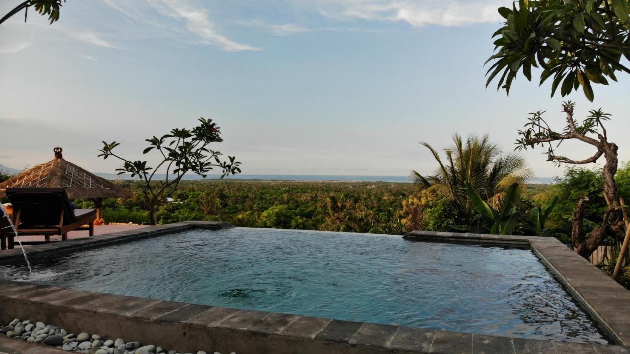 Menjangan Hill Hotel Banyuwedang Exterior foto